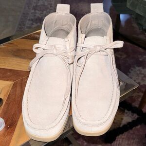 Everlane Cream Suede Shoes size 8